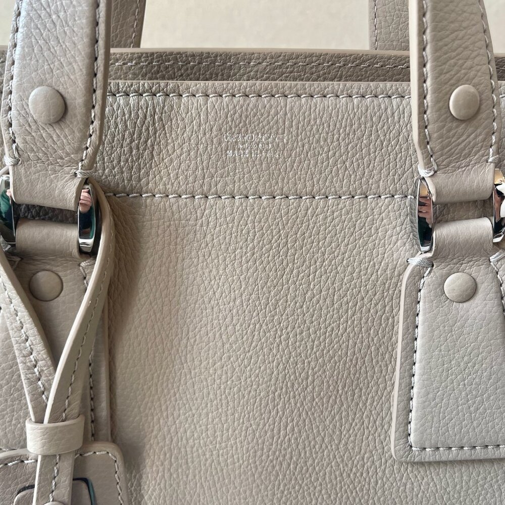 Giorgio Armani Le Sac NEW Leather Tote - Picture 2 of 15